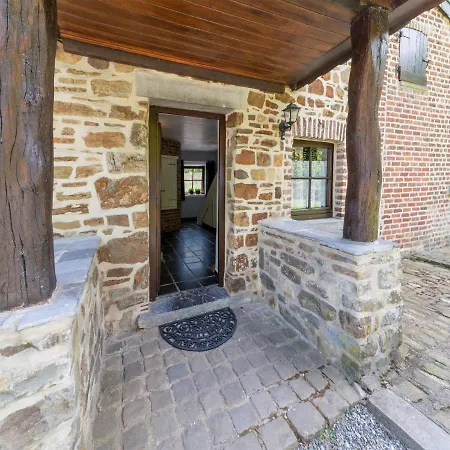 With Garden بيت للعطل تو