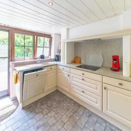 بيت للعطل With Garden تو