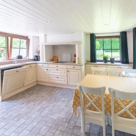 With Garden بيت للعطل