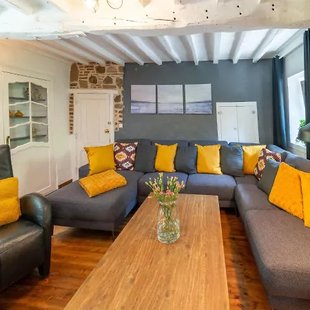 With Garden بيت للعطل